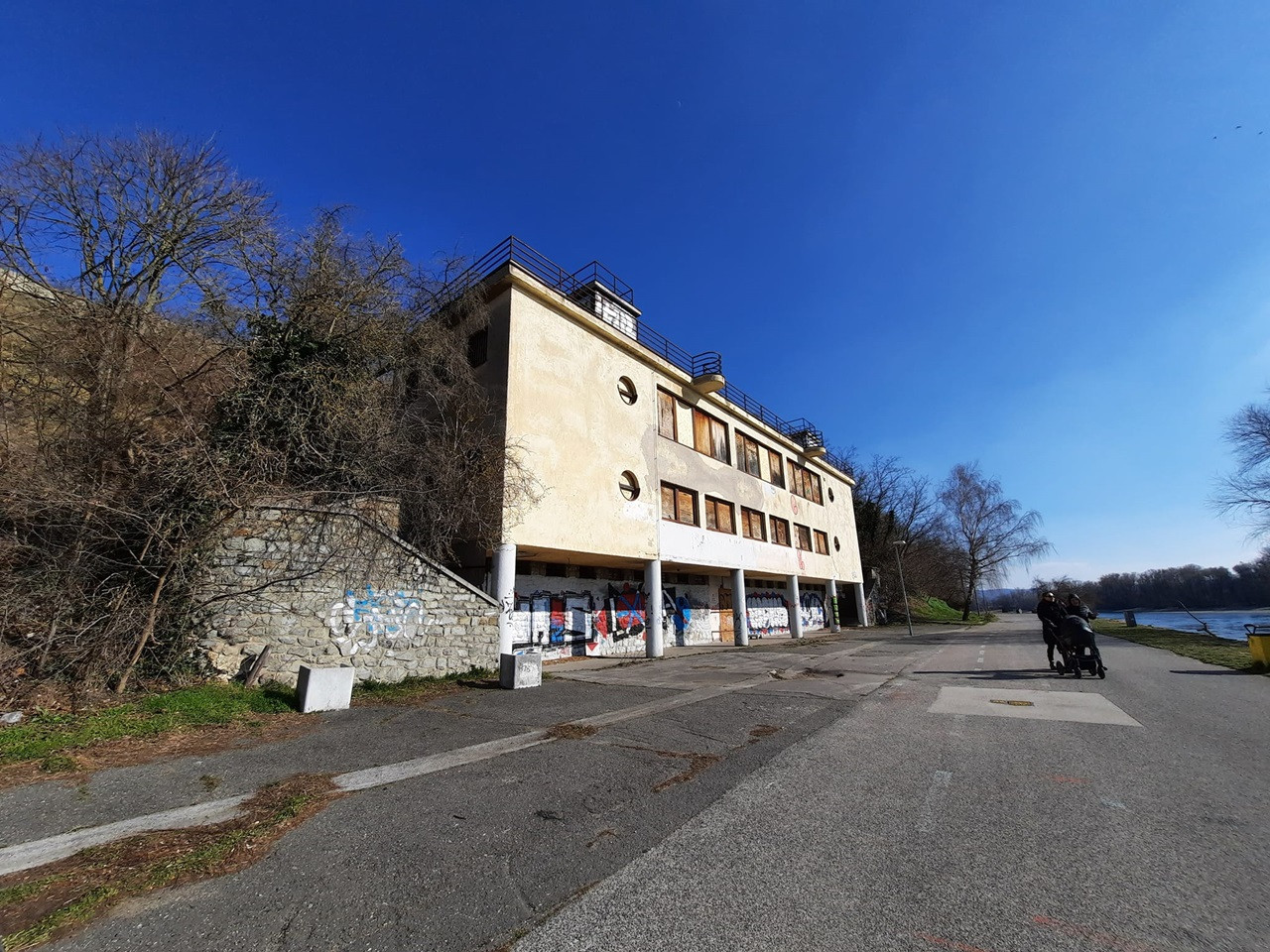 Devínsky amfiteáter: Prečo chátra a akú minulosť ukrýva?